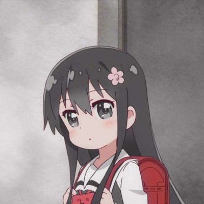 美女COS《巫师3》叶奈法惊艳绝伦 白嫩香肩紫眸勾人